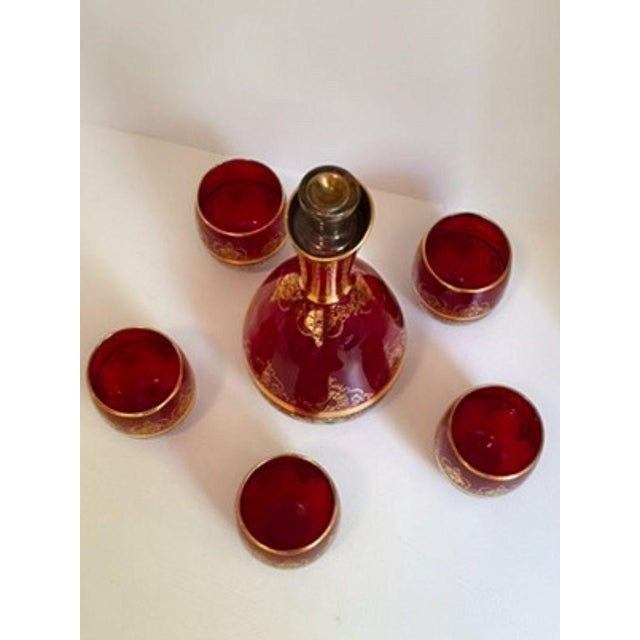 Ruby Red 1970s 22k Gold Ruby Red Venetian Murano Glass Decanter With 5 Tumblers - 6 pcs For Sale - Image 8 of 10