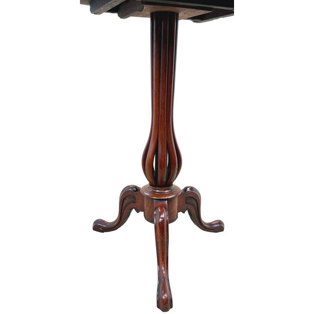 An Extremely Good Quality And Very Attractive Mid 19th Century Victorian Period Burr Walnut Wine Table, Or Occasional Lamp...