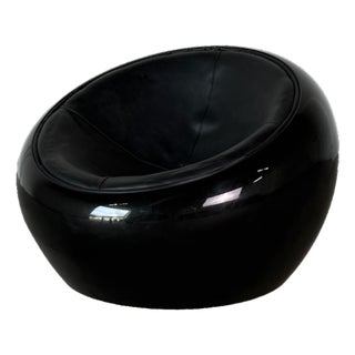 1970s Space Age Lounge Chair in Black Polycarbonate With Integrated Leather Seat For Sale