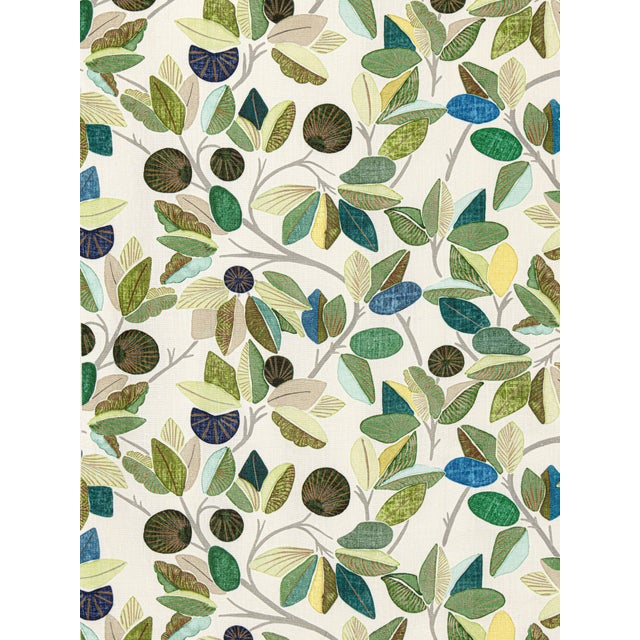 Hinson re-enters the limelight with a show-stopping debut collection under the Scalamandré name. COLOR POP!, a collection...