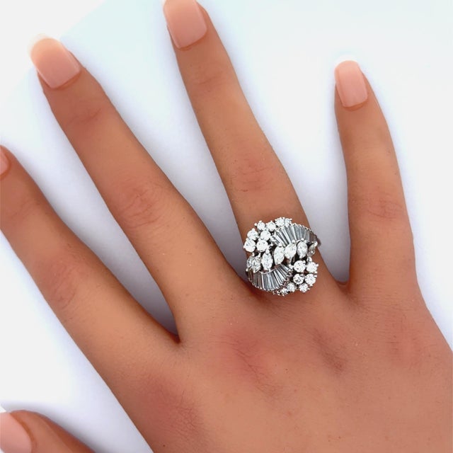 Diamond 18k White Gold Cluster Cocktail RIng, Size 8 For Sale In Los Angeles - Image 6 of 6