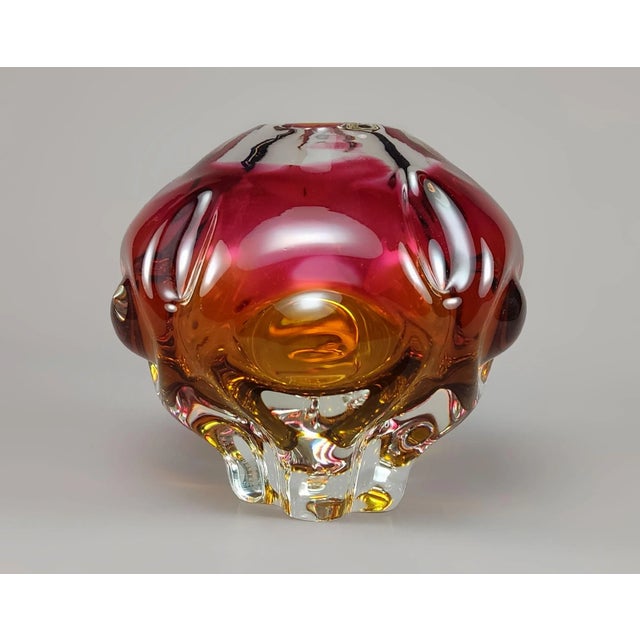 Vintage Czech Cased Glass Vase by Josef Hospodka for Chribska, 1958 For Sale - Image 4 of 4