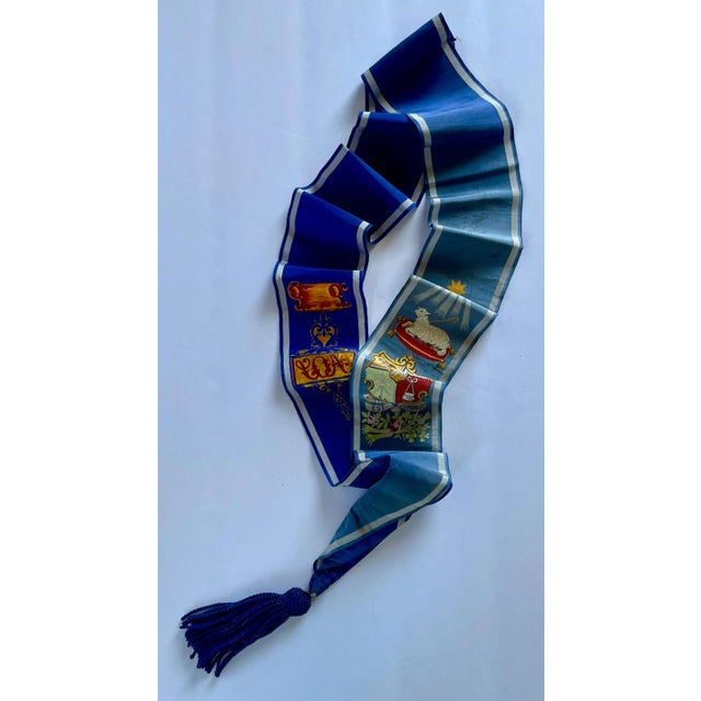 This beautiful and delicately woven jacquard ribbon was bought at the Paris Porte de Clignancourt Market. Entire ribbon -...