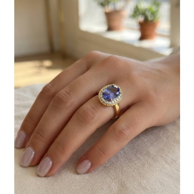 Natural Tanzanite 4cts & Diamond 0.30cts Ring in 18k Gold For Sale In New York - Image 6 of 7