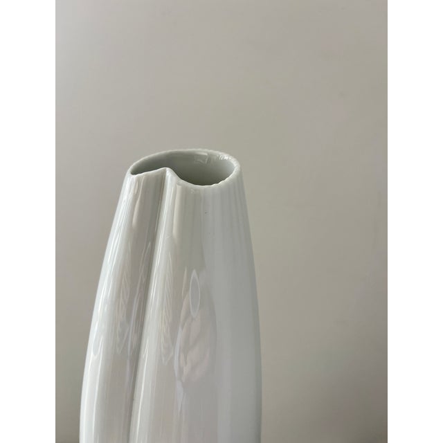 Rosenthal Vintage White Ceramic Model 2737 Vase by Tapio Wirkkala for Rosenthal Studio Line, 1950s For Sale - Image 4 of 11