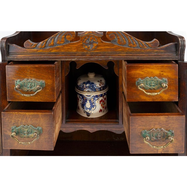 Pipe cabinet from the early 1900s, English manufacture Solid oak structure with brass inserts and handles Inside is a...