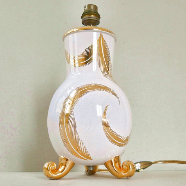Vintage White and Gold Crackle Ceramic Tripod Lamp with Feathers, 1950s For Sale - Image 10 of 11