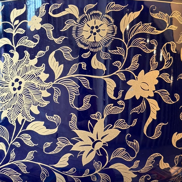 Mid-Century Modern Vintage Blue and Gold Mottahedah Planter For Sale - Image 3 of 3