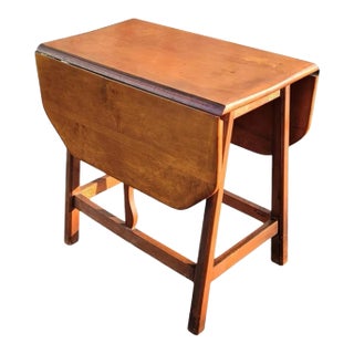 1940s Early American Style Maple Drop-Leaf Side Table For Sale