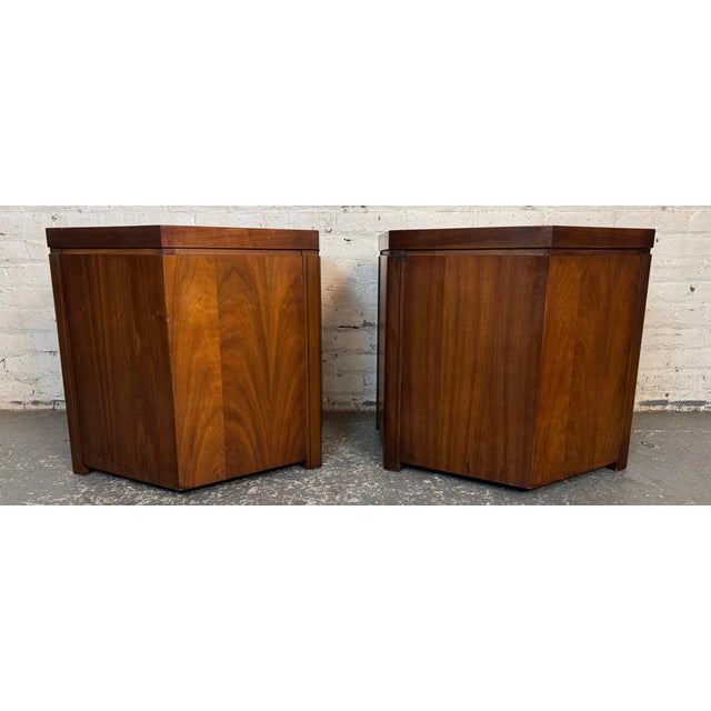 Pair of Lane Furniture Hexagonal Mid-Century Walnut Side Tables For Sale In New York - Image 6 of 15
