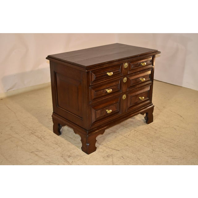 English Early 18th Century English Oak Small Chest For Sale - Image 3 of 12