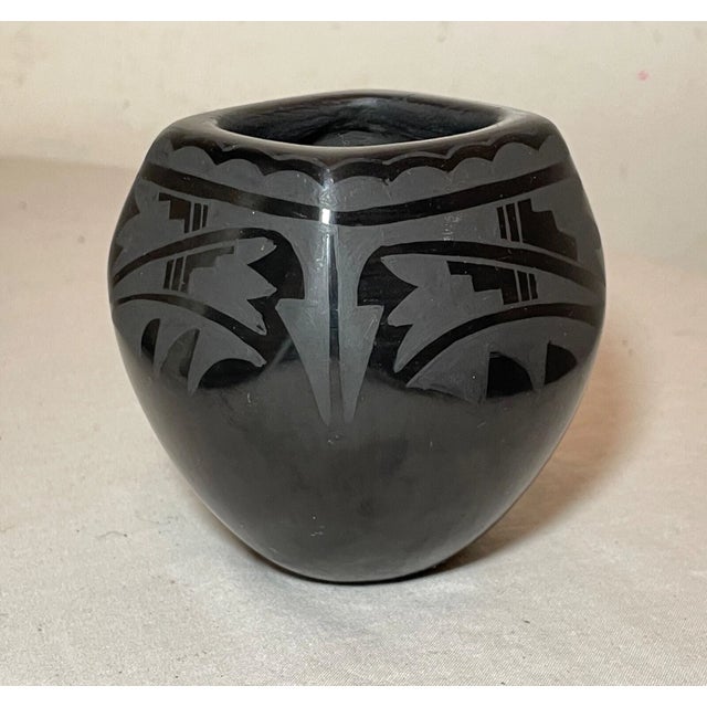 1970s Yolanda Velarde Native American Santa Clara Pueblo Black Pottery Blackware Bowl For Sale - Image 5 of 12