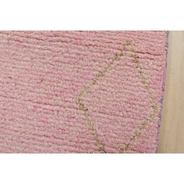 Moroccan Runner 4’1” X 11’11” Pink Wool Contemporary Hand-Knotted Rug For Sale - Image 9 of 12
