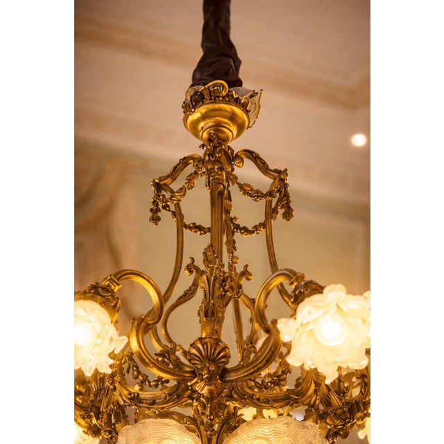 1860 French Artisan Louis XVI Gold Bronze Chandelier For Sale - Image 4 of 18