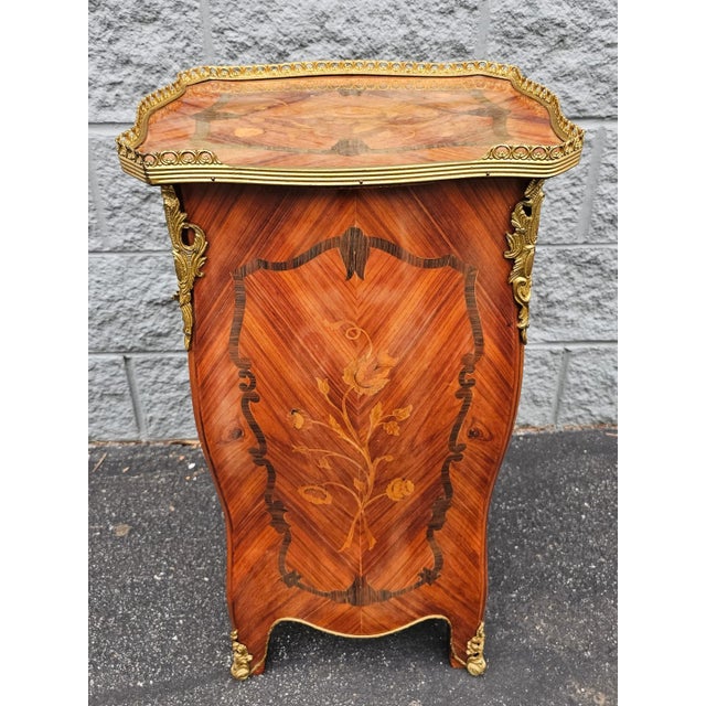French Louis XV Brass Mounted Parquetry and Satinwood Inlaid Galleried Top Side Table For Sale - Image 3 of 10