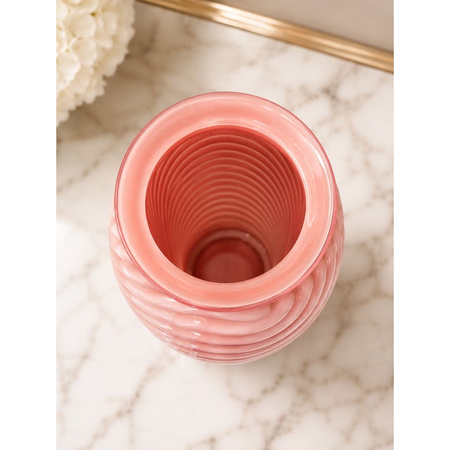 Mid-Century Modern Vintage Pink Art Glass Ribbed Swirl Vase Sculptural Mid-Century Modern Statement Piece For Sale - Image 3 of 3