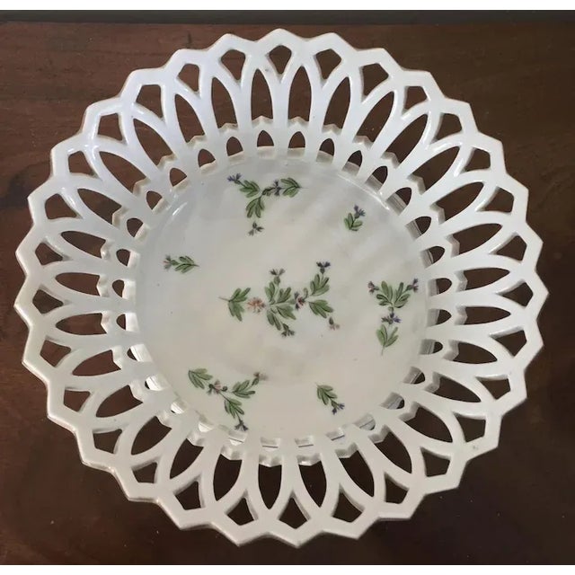 Traditional Antique Early 19th Century French Empire Porcelain Sprig Cornflower Basket or Corbeille For Sale - Image 3 of 11
