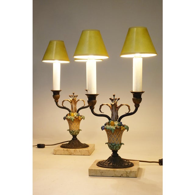 1920s Matched Pair Neoclassic French Empire Regency Tole Bronze Marble Candelabra Table Lamps For Sale - Image 4 of 12
