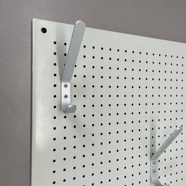 Dieter Rams Metal RZ 61 Wall Wardrobe Panel Element by Dieter Rams for Vitsoe, 1960s For Sale - Image 4 of 18