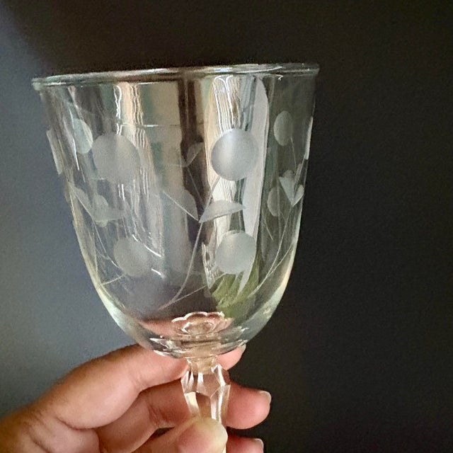 Vintage Libbey “Carlton (Dots)” Water Goblets – Set of 2 Tall Glasses – 7” – Mid Century Barware For Sale In Miami - Image 6 of 7