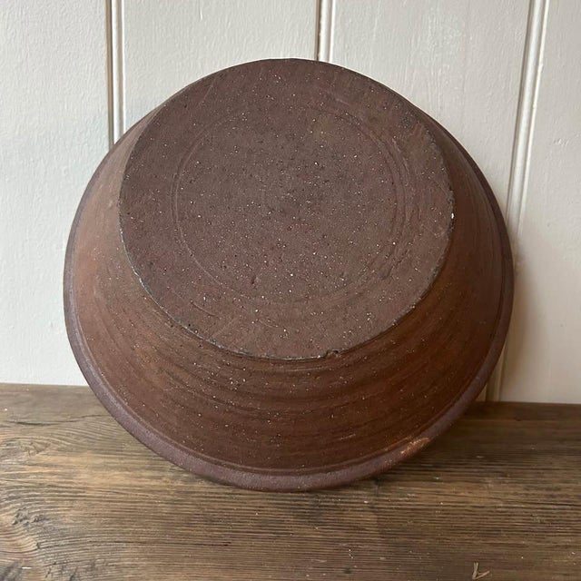 Large Studio Pottery Brown Glazed Bowl with Yellow Slip and Ribbed Decoration, 1970s For Sale - Image 4 of 6