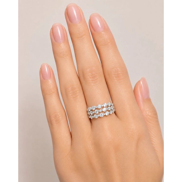 Modern Late 20th Century 14K White Gold Diamond 3 Row Wedding Band Ring Estate, Size 6.75 For Sale - Image 3 of 3