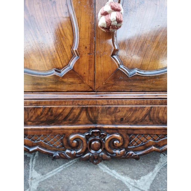 Wood Bolognese Charles X Sideboards in Walnut Burl, 1830s, Set of 2 For Sale - Image 7 of 15