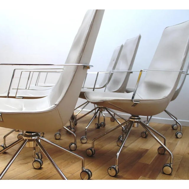 Comet designer office chair by Lammhults. Structure in chromed aluminum and seat and back in beige tinted leather....