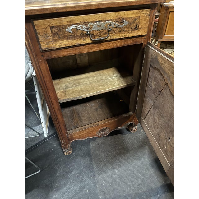 Louis XV Buffet in Elm and Walnut, in Very Good conditions. Designed before 1890