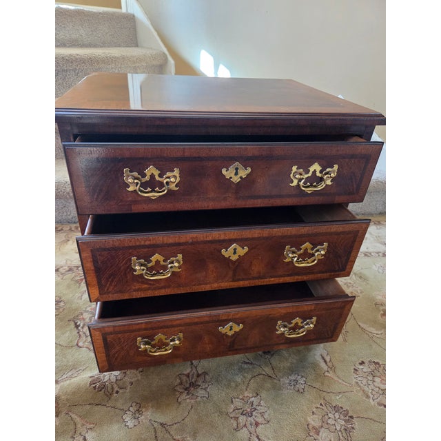 Henredon Aston Court Nightstand Bedside Chest Three Drawer Banded Mahogany For Sale - Image 10 of 16