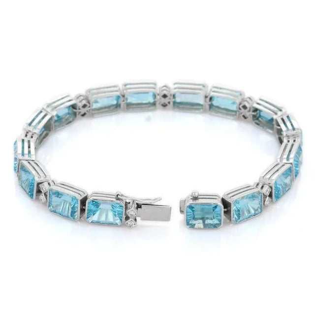 18 Karat White Gold Diamond and Fine Cut 40 Carats Blue Topaz Tennis Bracelet For Sale - Image 9 of 10