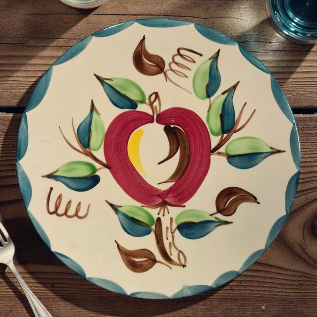 The Vintage Purinton Slip Ware Apple Pattern 12'' Platter is a charming piece of mid-century modern décor. Made in the...