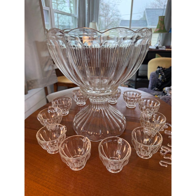 Gorgeous Colonial patterned Anchor Hocking punch bowl. 12 cups 3in x 2 1/2 in, pedestal is 6 in tall x 8 in diameter. Bowl...