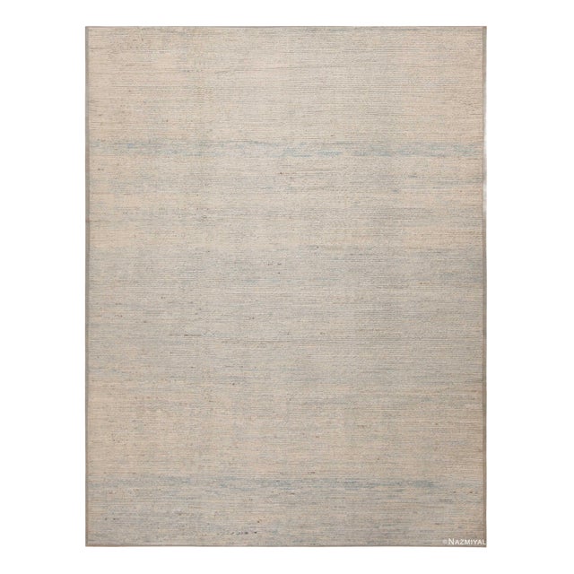 Nazmiyal Collection Subtle Hues Decorative Contemporary Handmade Area Rug For Sale