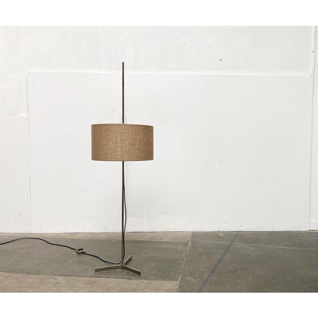 Mid-century floor lamp with a special base and shade. The special detail of this lamp is the simple tripod base. The drum-...