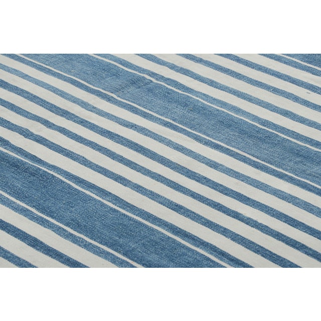 This contemporary 5x8 Dhurrie flat weave is an exciting new entry in Rug & Kilim’s esteemed custom-capable collection....