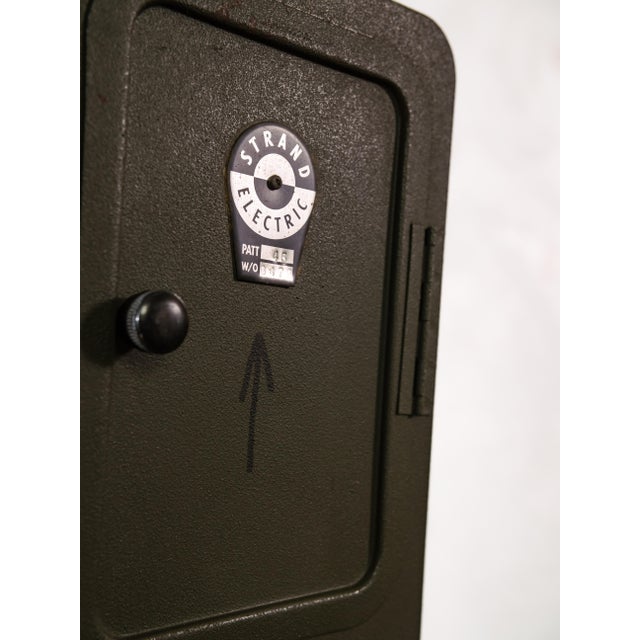 Industrial Green Fresnel Theatre Spotlight Floor Lamp from Strand Electric, England, 1960s For Sale - Image 3 of 14