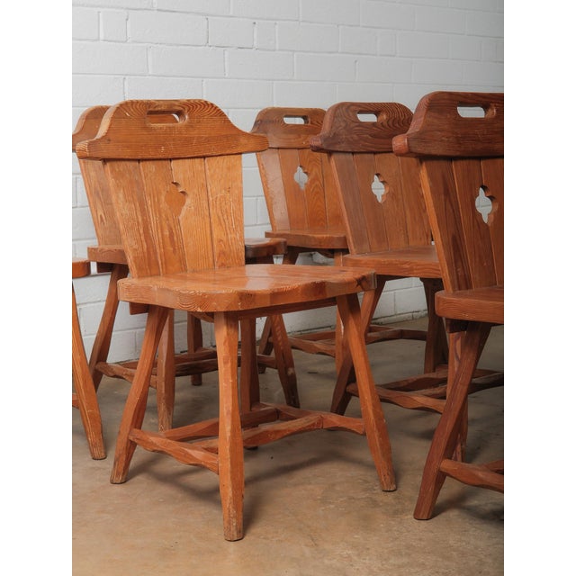 Set of 6 Vintage Alpine Pine Chairs With Cut-Out Backs and Rustic Patina For Sale In Greensboro - Image 6 of 7
