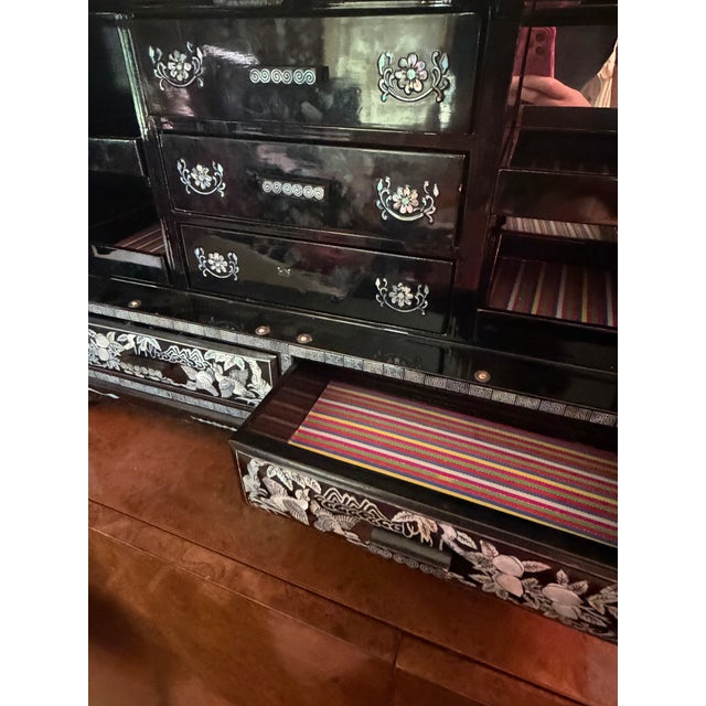 Black 1960s Monumental Mother of Pearl Korean Jewelry Box For Sale - Image 8 of 12