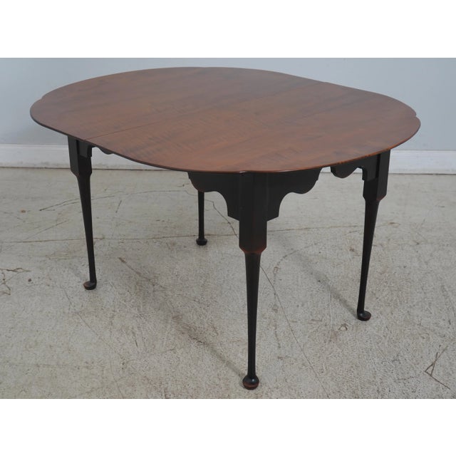 Tiger Maple Dining Room Table & Set of 6 Chairs Set For Sale - Image 4 of 12