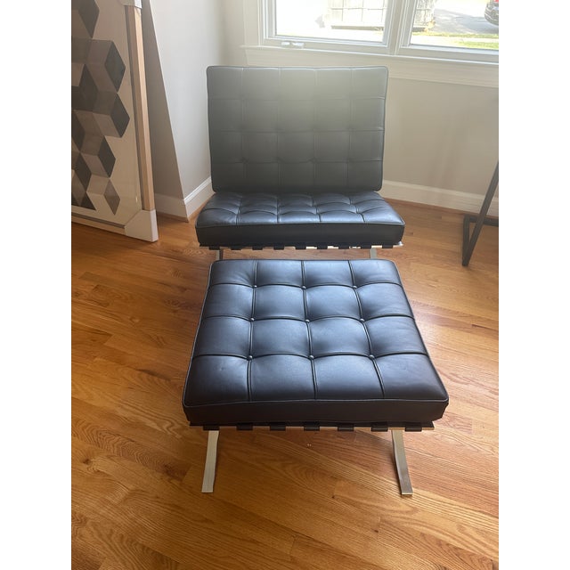Mid-Century Modern Modern Black Leather Lounge Chair & Ottoman – Barcelona Style For Sale - Image 3 of 3