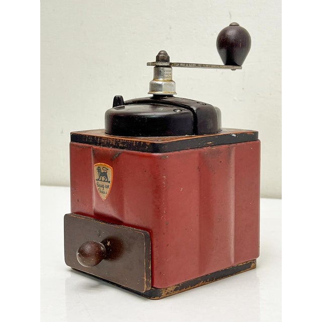 French Red Metal and Bakelite Coffee Grinder from Peugeot, 1940s For Sale - Image 12 of 12