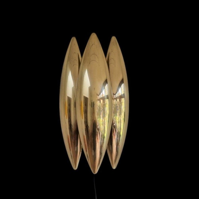 Magic wall lamp, model Kastor, in solid brass – designed by Jo Hammerborg for Fog & Mørup in Denmark. A very unusual and...