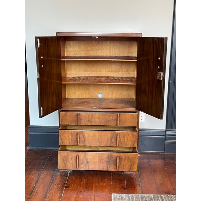 1930s Art Deco/Moderne Walnut Highboy Dresser For Sale - Image 4 of 13