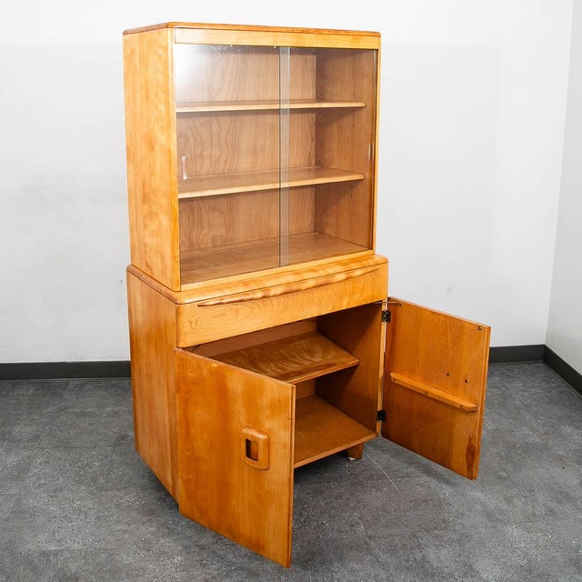 Champagne Mid Century Modern Credenza Display China Cabinet Heywood Wakefield Champagne For Sale - Image 8 of 10