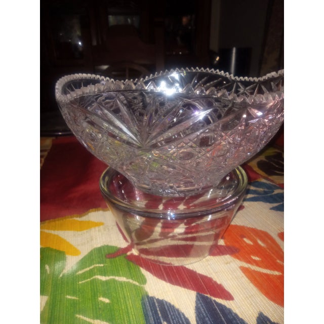 This amazing saw tooth crystal bowl is made by cambridge glass co. It dated back to the early 1900s.it is in excellent...