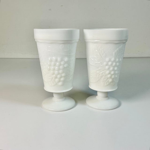 White 1950s Vintage Americana Arts & Crafts Boho Chic Milk Glass Pedestal Ice Tea Glasses - Set of 5 For Sale - Image 8 of 9