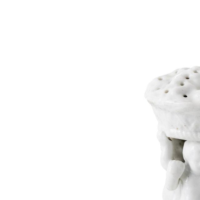 Porcelain - Toothpick holder with 3 boys - Vista Alegre. Made of Vista Alegre porcelain; monochrome relief decoration....