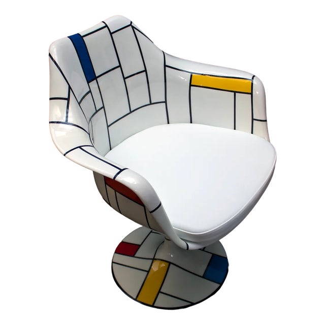 Tulip Armchair by Eero Saarinen for Knoll For Sale