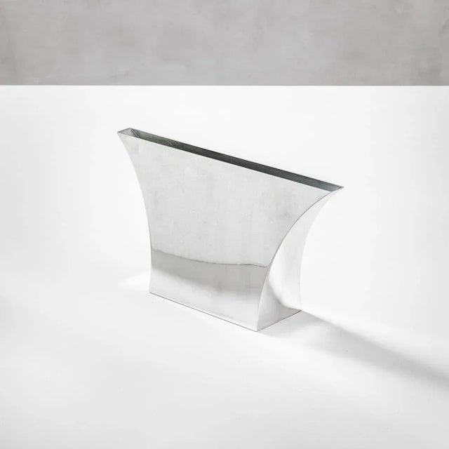 Presenza Marquis Raising "Sabata Argenteria Italy Persepoli" This piece has an attribution mark, I am sure that it is...